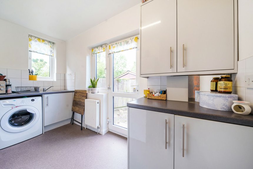 under offer windsor close london 34782 - Gibbs Gillespie