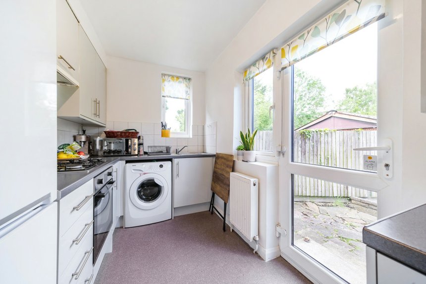 under offer windsor close london 34782 - Gibbs Gillespie