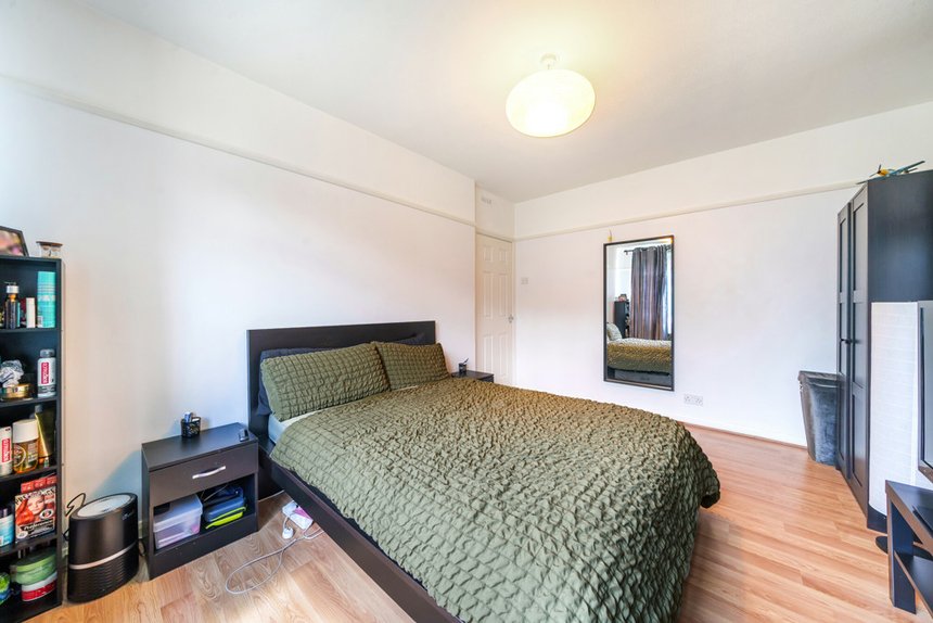 under offer windsor close london 34782 - Gibbs Gillespie