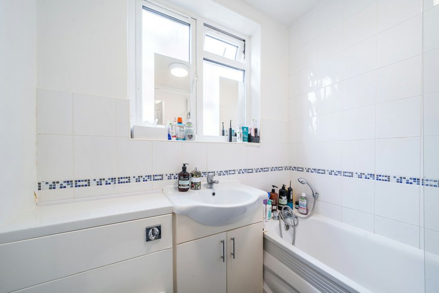 under offer windsor close london 34782 - Gibbs Gillespie