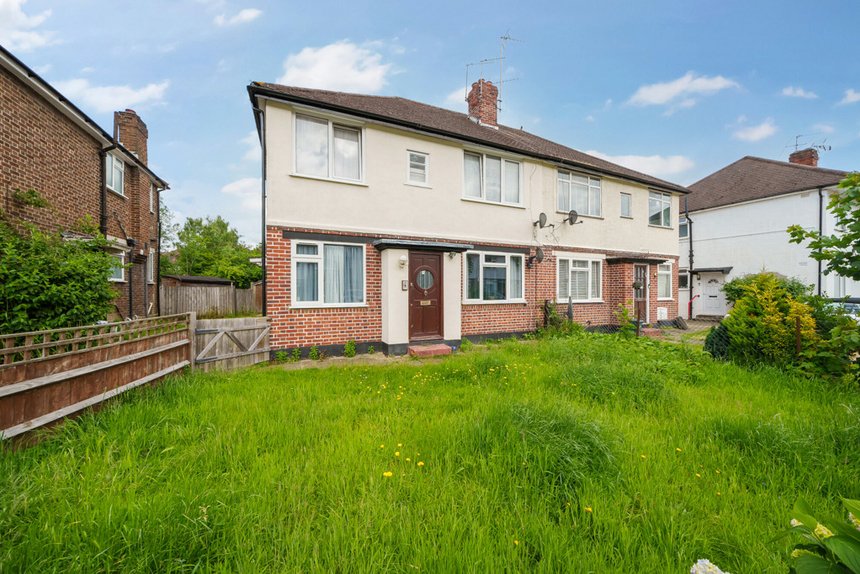 under offer windsor close london 34782 - Gibbs Gillespie