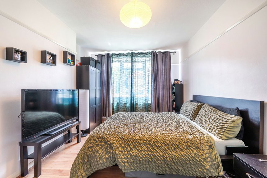 under offer windsor close london 34782 - Gibbs Gillespie