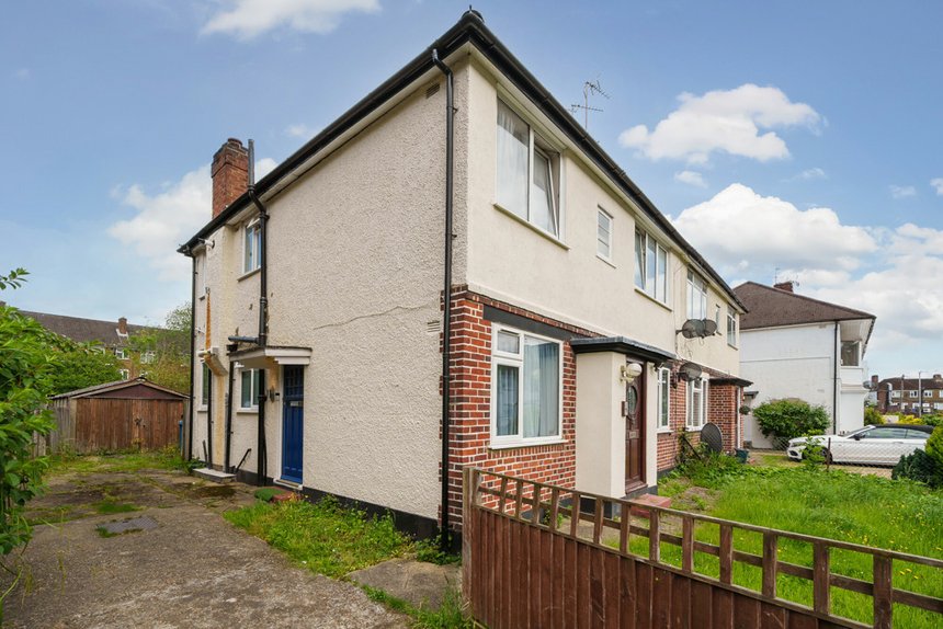 under offer windsor close london 34782 - Gibbs Gillespie