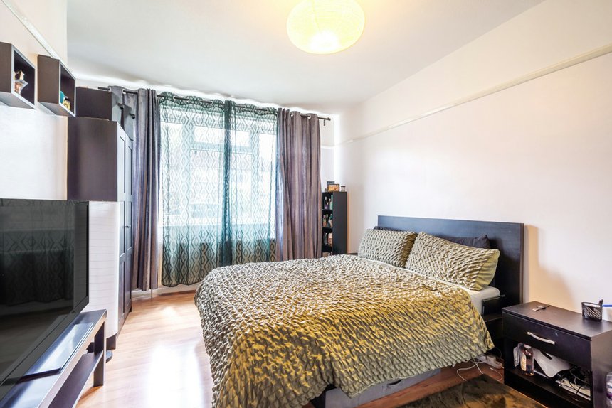 under offer windsor close london 34782 - Gibbs Gillespie