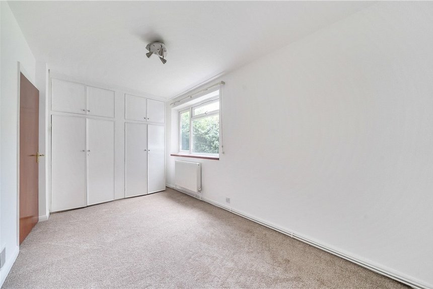 under offer white house drive london 34783 - Gibbs Gillespie