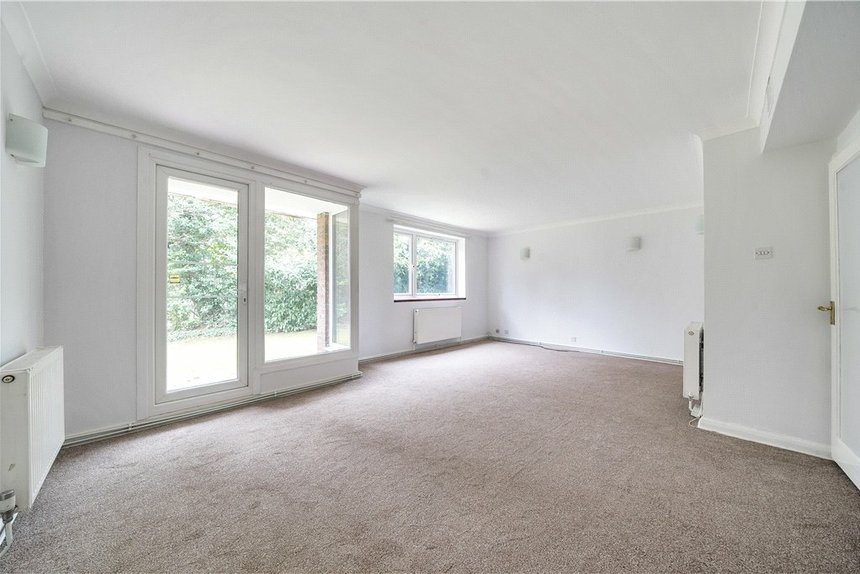 under offer white house drive london 34783 - Gibbs Gillespie