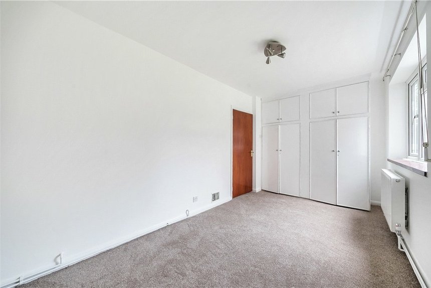 under offer white house drive london 34783 - Gibbs Gillespie