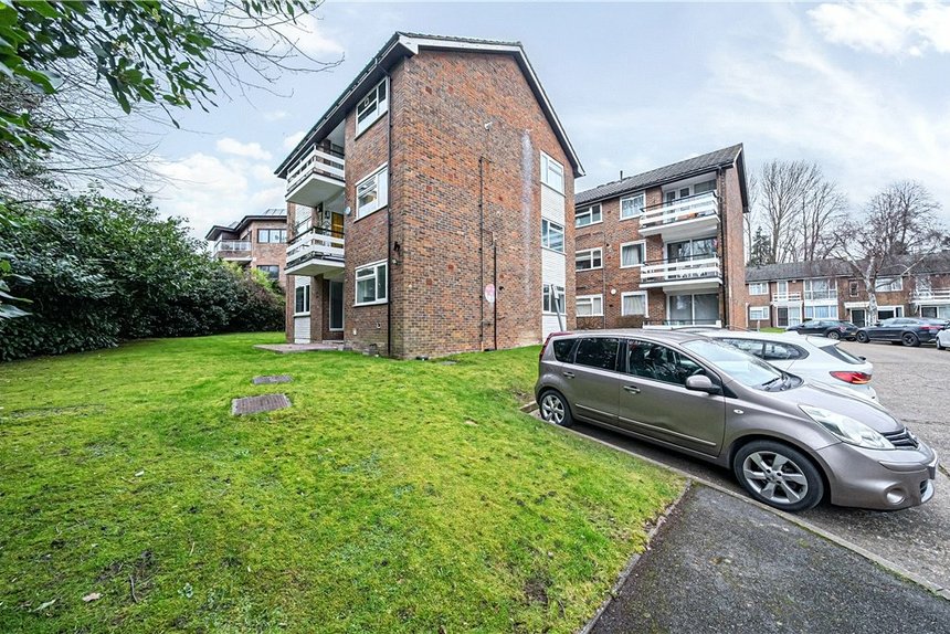 under offer white house drive london 34783 - Gibbs Gillespie