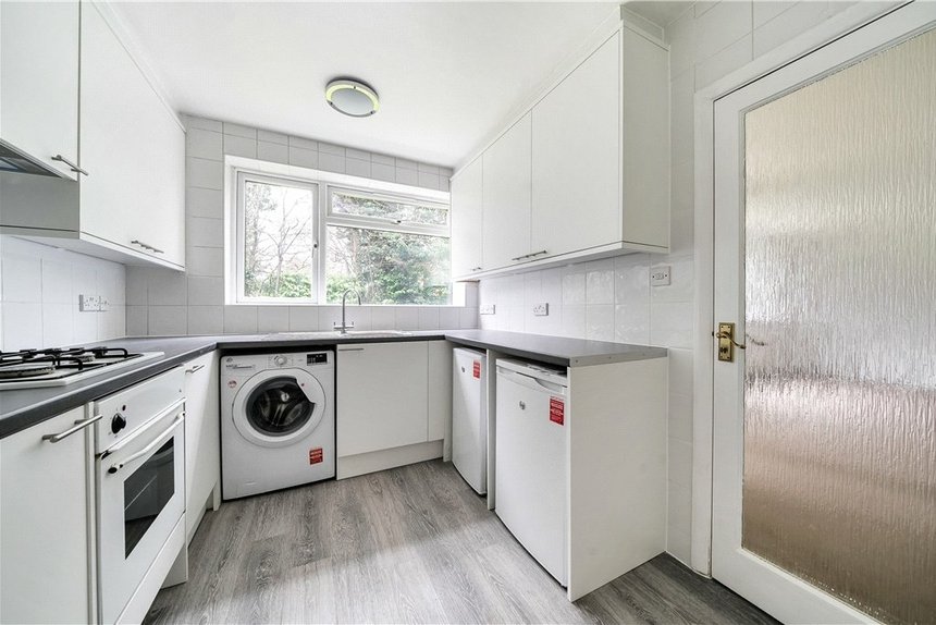 under offer white house drive london 34783 - Gibbs Gillespie