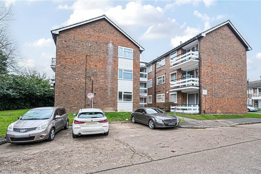 under offer white house drive london 34783 - Gibbs Gillespie