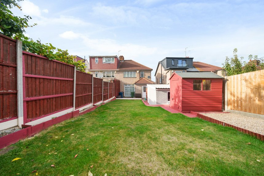 3 bedroom House for sale in The Heights, Northolt, Middlesex, UB5