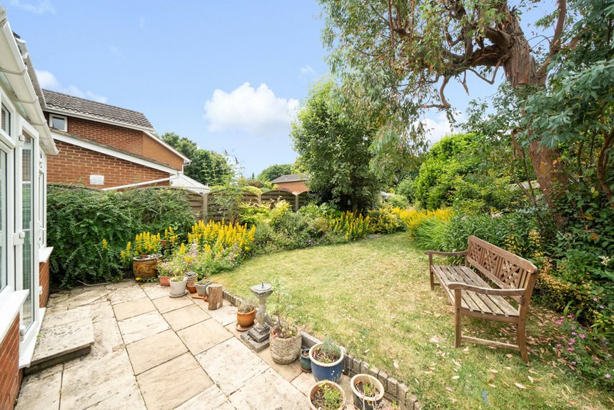 under offer windmill drive london 34813 - Gibbs Gillespie