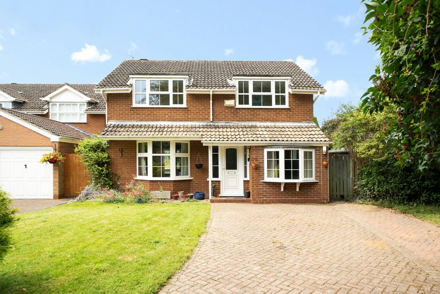 under offer windmill drive london 34813 - Gibbs Gillespie