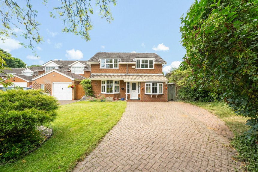 under offer windmill drive london 34813 - Gibbs Gillespie