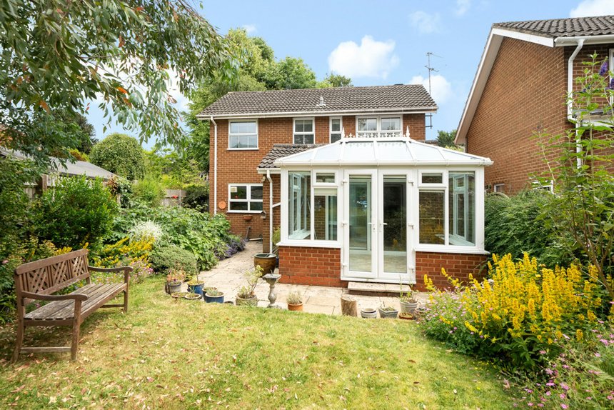 under offer windmill drive london 34813 - Gibbs Gillespie