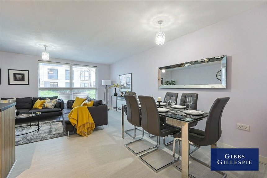 under offer pump house crescent london 34820 - Gibbs Gillespie