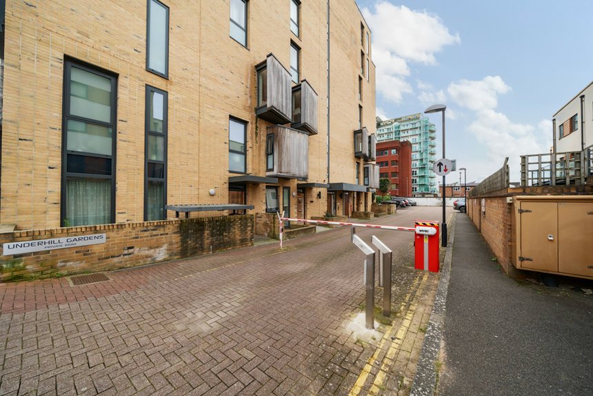 for sale bruce court london 34822 - Gibbs Gillespie