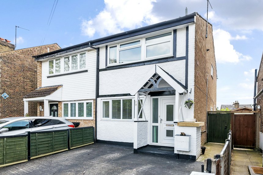 under offer montague road london 34824 - Gibbs Gillespie