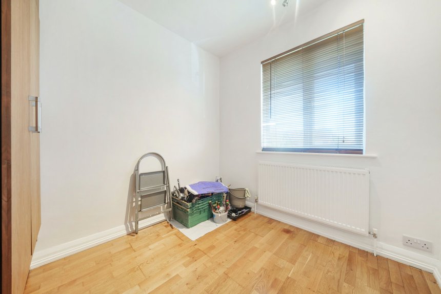 under offer west end road london 34843 - Gibbs Gillespie