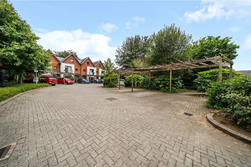 under offer drayton green london 34857 - Gibbs Gillespie