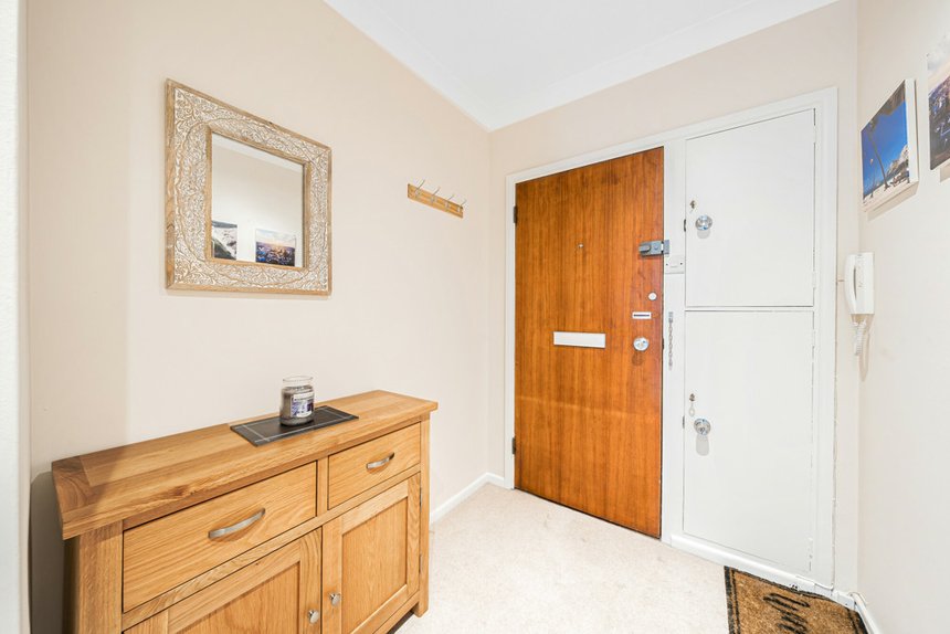 for sale gateway close london 34859 - Gibbs Gillespie