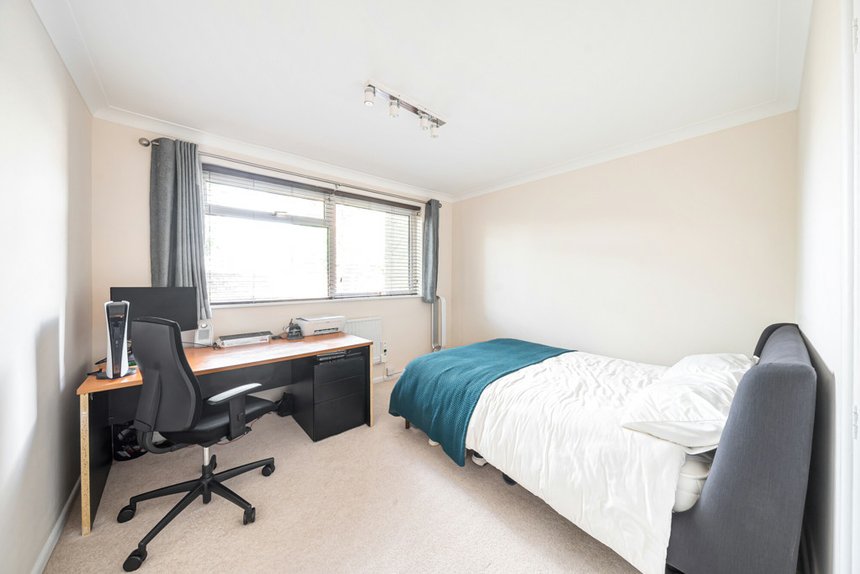 for sale gateway close london 34859 - Gibbs Gillespie