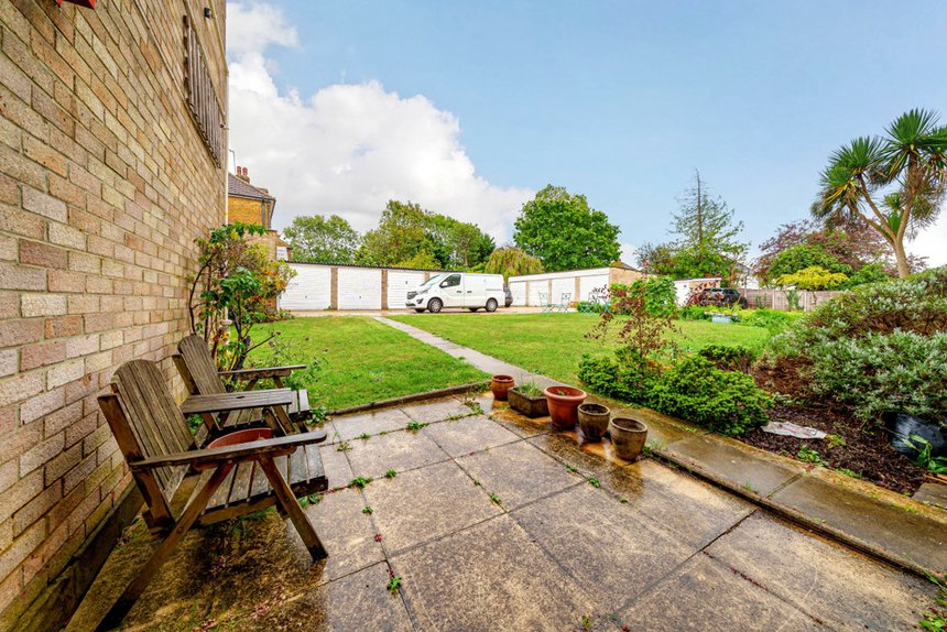 under offer pinner view london 34864 - Gibbs Gillespie