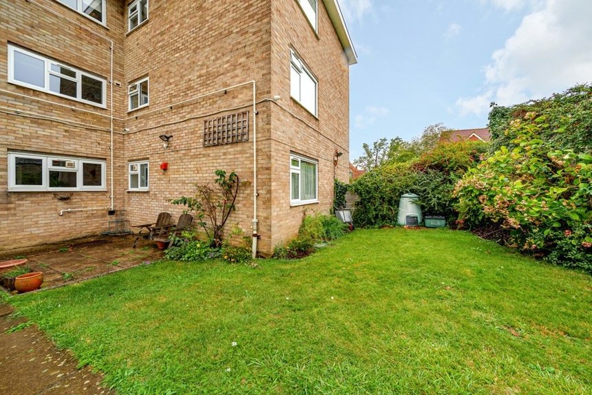 under offer pinner view london 34864 - Gibbs Gillespie