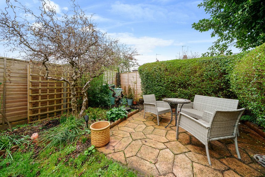 under offer ash grove london 34871 - Gibbs Gillespie