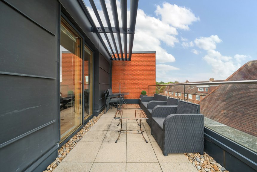 under offer westholme gardens london 34873 - Gibbs Gillespie