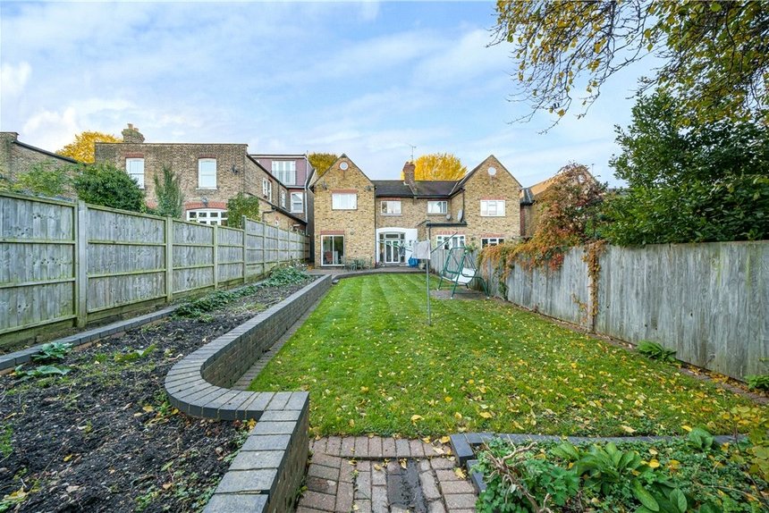 under offer queens walk london 34874 - Gibbs Gillespie