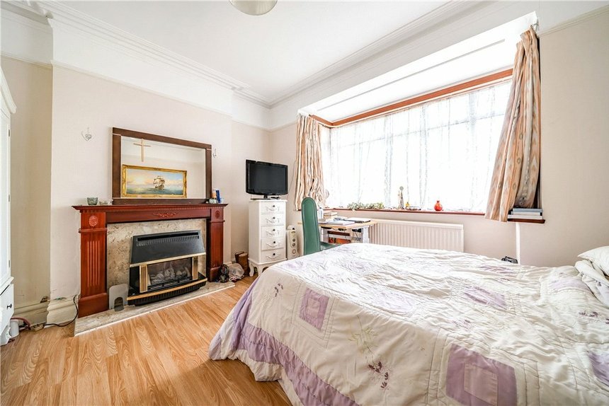 under offer queens walk london 34874 - Gibbs Gillespie