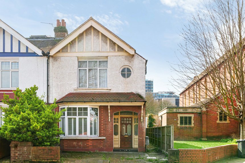 under offer windmill road london 34889 - Gibbs Gillespie