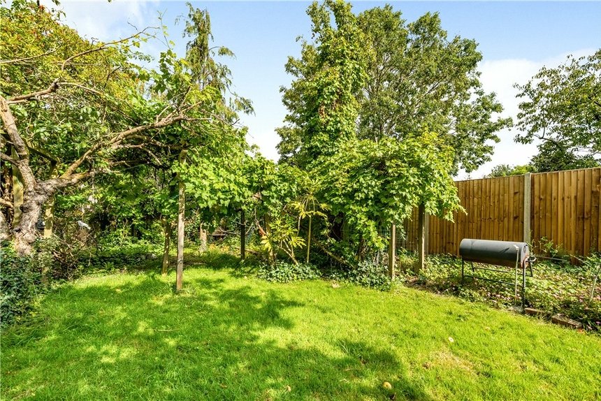 under offer peareswood gardens london 34910 - Gibbs Gillespie