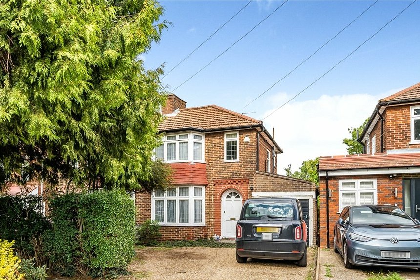 under offer peareswood gardens london 34910 - Gibbs Gillespie