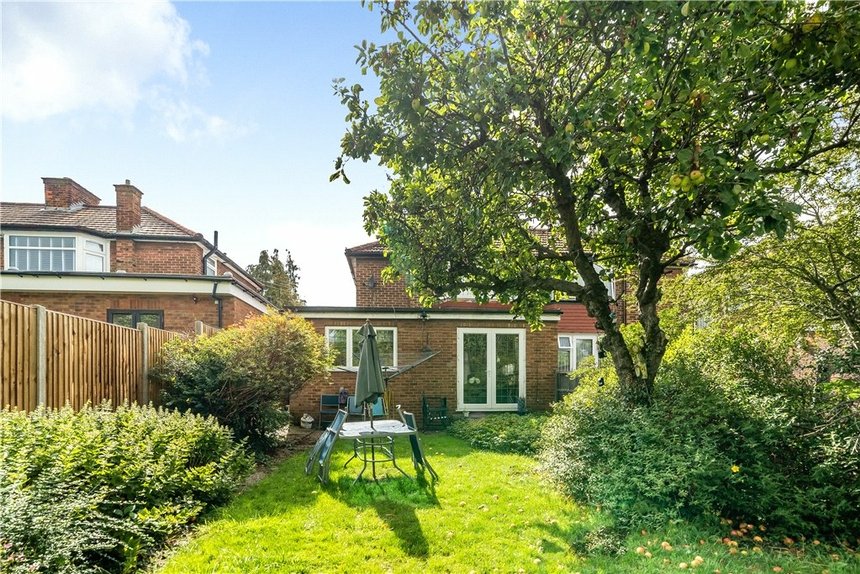 under offer peareswood gardens london 34910 - Gibbs Gillespie