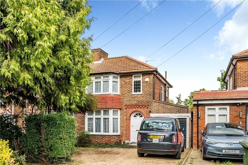 under offer peareswood gardens london 34910 - Gibbs Gillespie