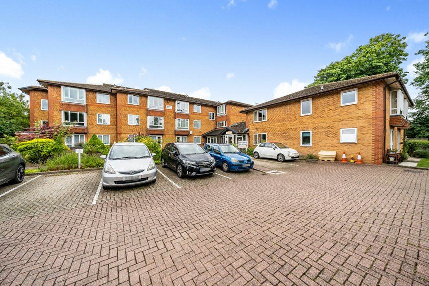 under offer maple court london 34912 - Gibbs Gillespie