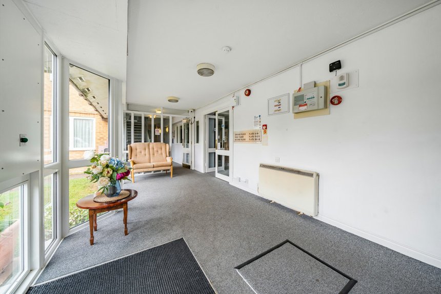 under offer maple court london 34912 - Gibbs Gillespie