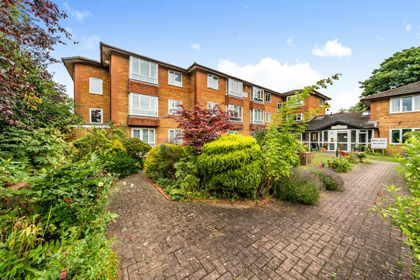 under offer maple court london 34912 - Gibbs Gillespie