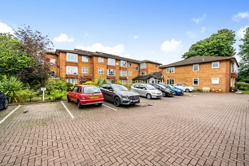 under offer maple court london 34912 - Gibbs Gillespie