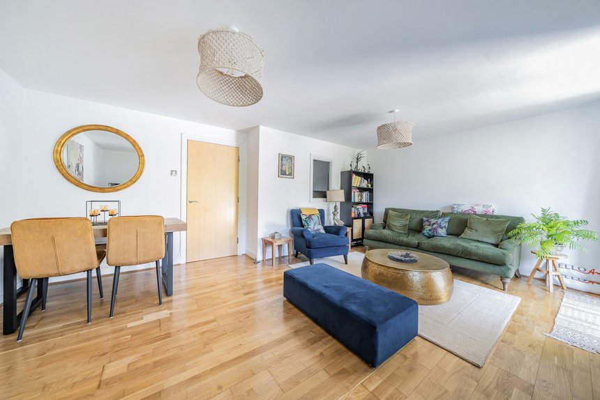 under offer holland gardens london 34918 - Gibbs Gillespie