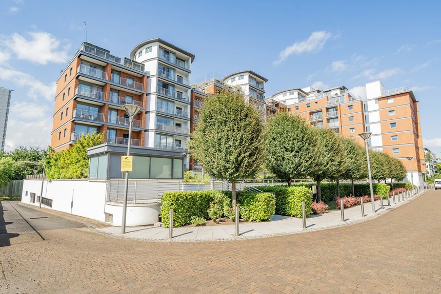 under offer holland gardens london 34918 - Gibbs Gillespie