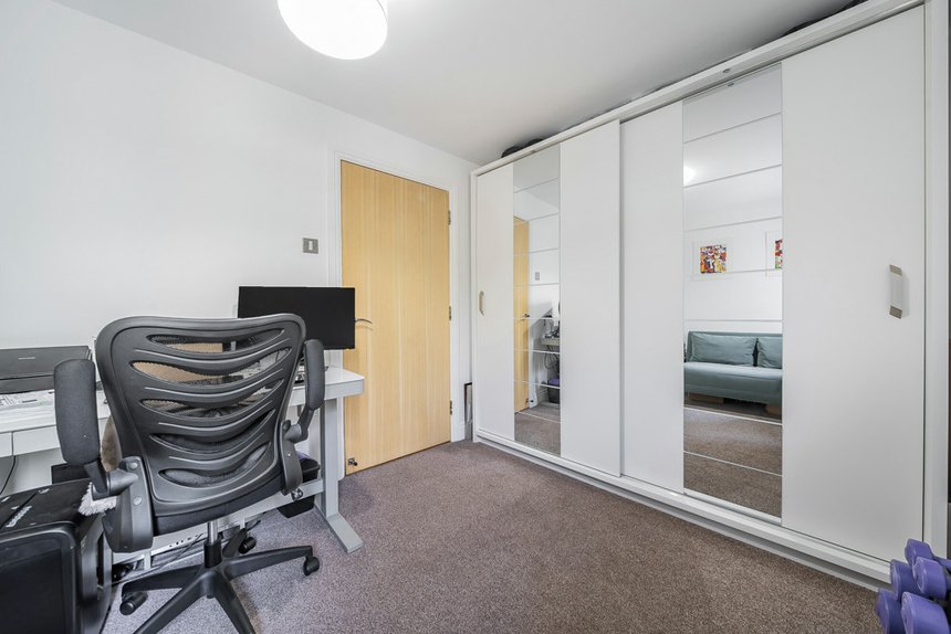 under offer holland gardens london 34918 - Gibbs Gillespie