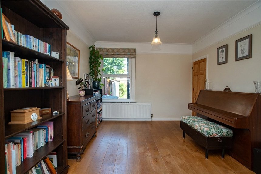 under offer whippendell road london 34921 - Gibbs Gillespie