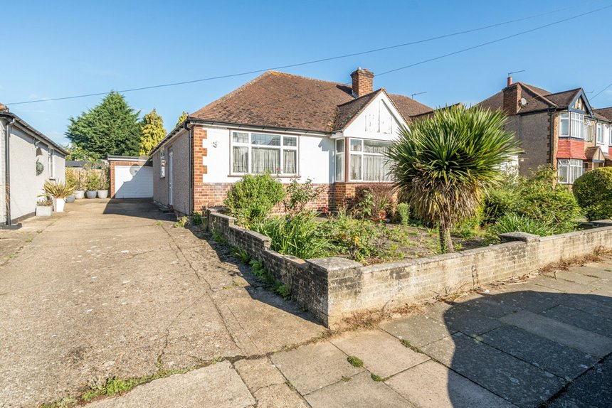 for sale collins drive london 34923 - Gibbs Gillespie