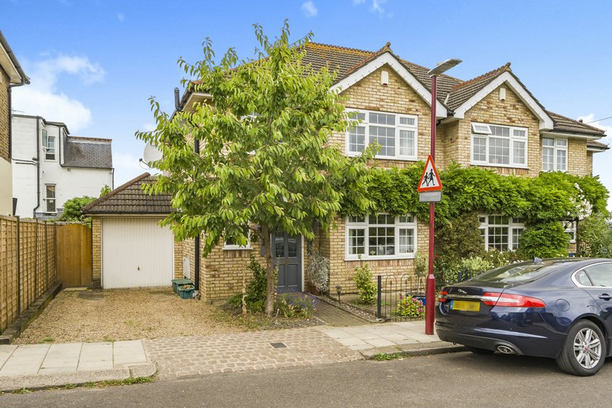 under offer lower paddock road london 34932 - Gibbs Gillespie