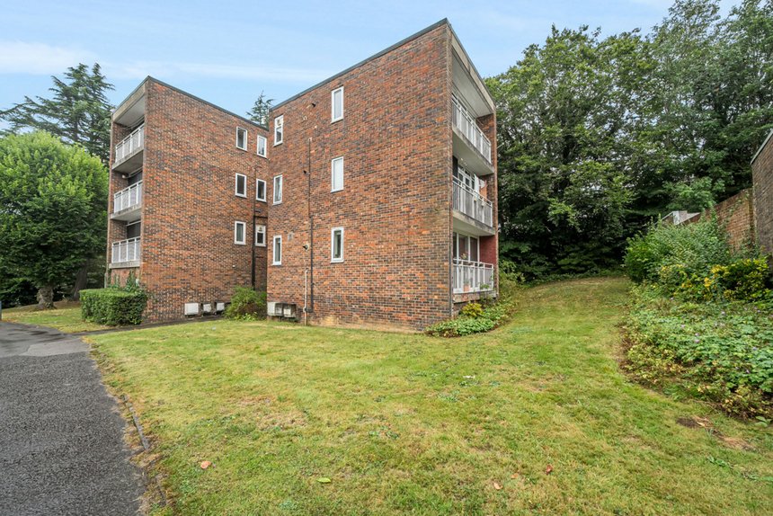 under offer leaf close london 34939 - Gibbs Gillespie