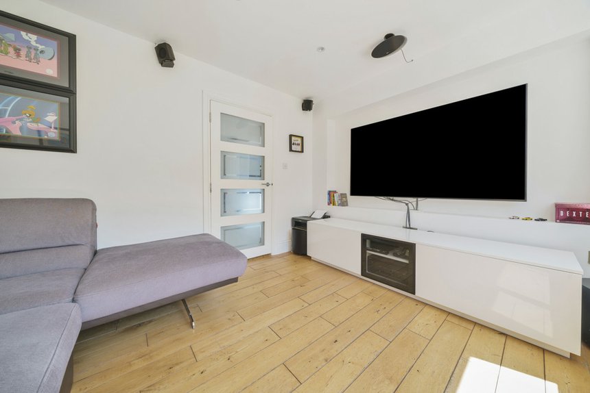 under offer hazell way london 34965 - Gibbs Gillespie