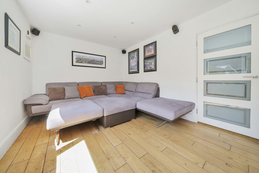 under offer hazell way london 34965 - Gibbs Gillespie